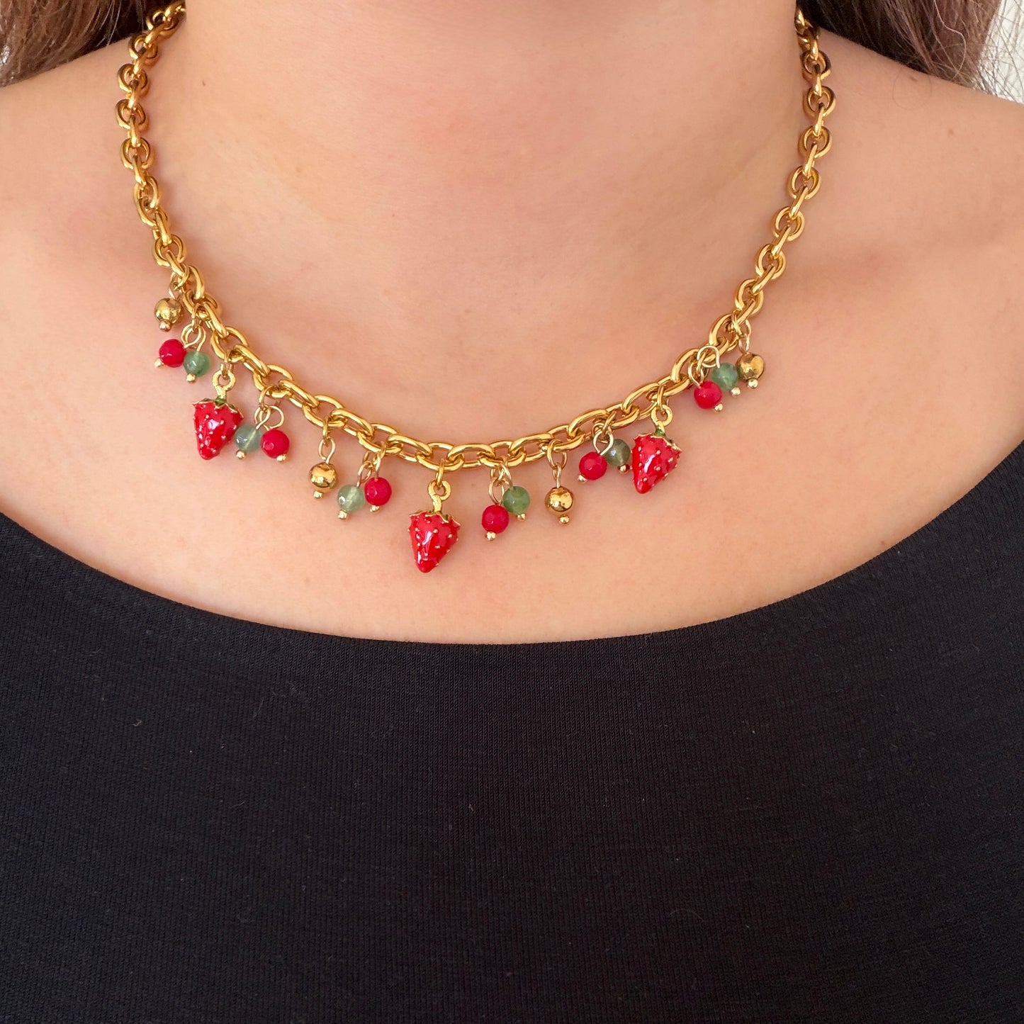 Collier charmes strawberries doré