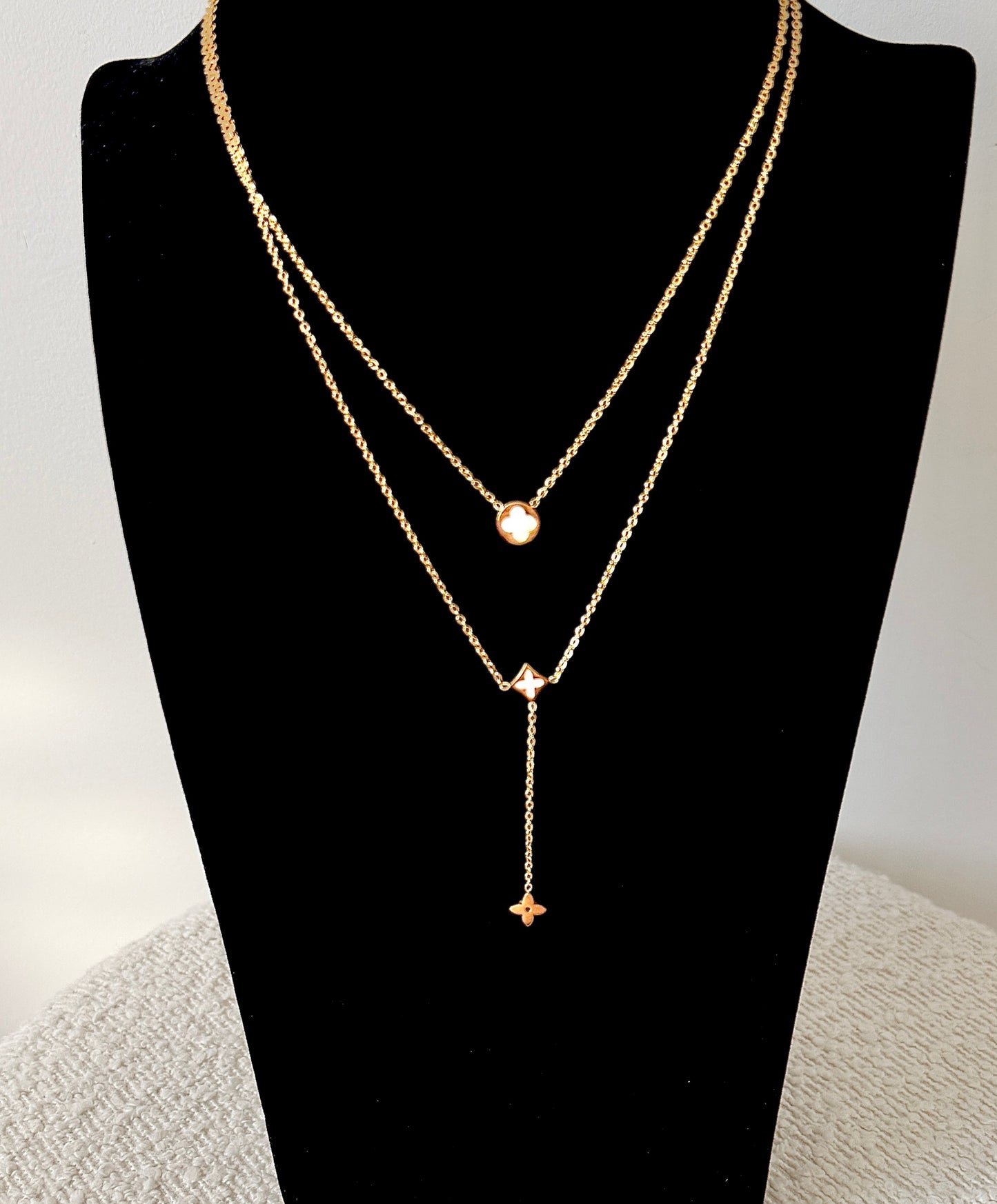 COLLIER Y Enia doré