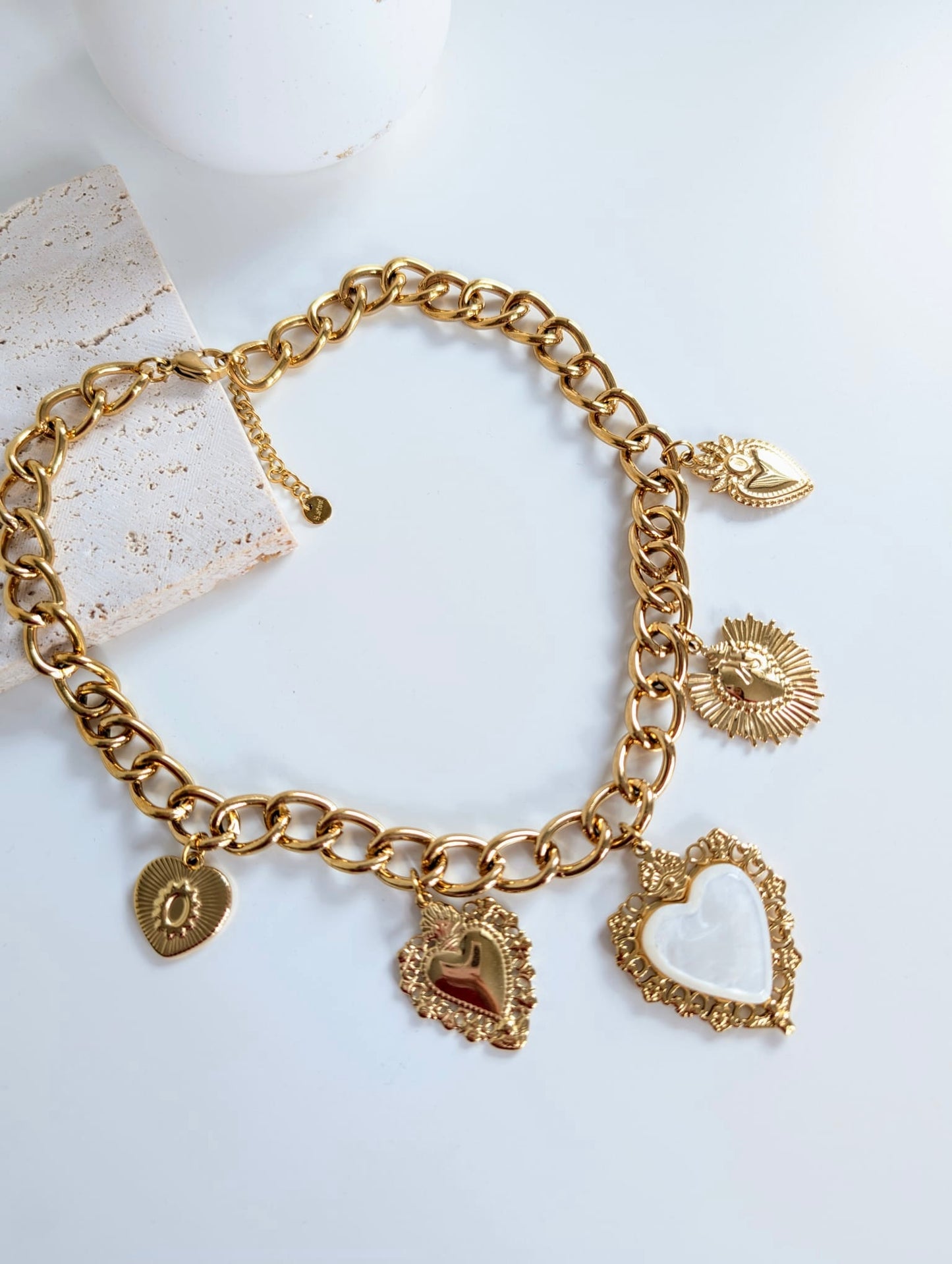 Collier charmes LOVE IN